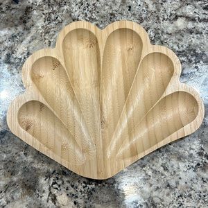 Shell-shaped server in bamboo